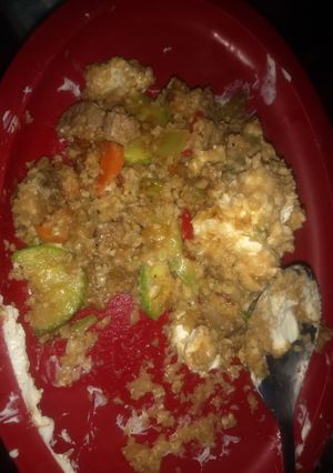 Una foto de Yakimeshi de coliflor con camarones