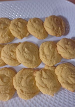 A picture of Custard butter cookies.