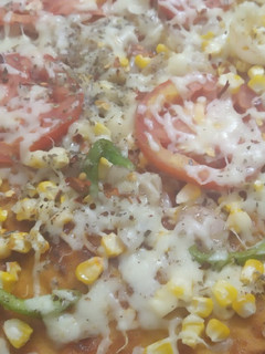 વેજ. પીઝા (Veg Pizza Recipe In Gujarati) રેસીપી મુખ્ય ફોટો