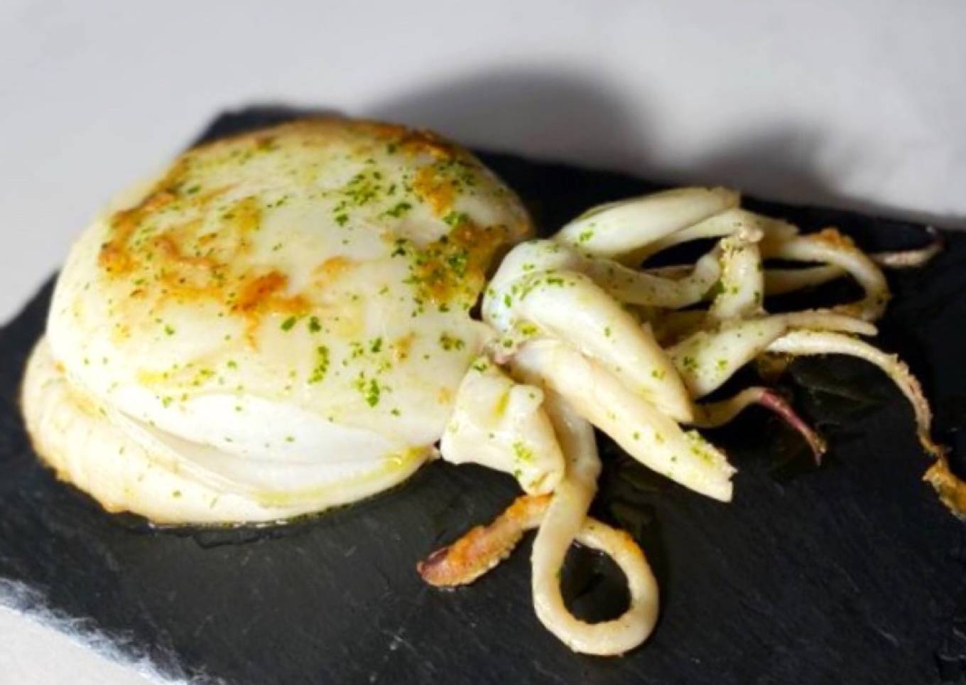 Sepia a la plancha en picada de ajo y perejil