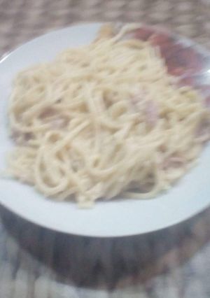 Foto principal de Espaguetis con bacon y jamón york