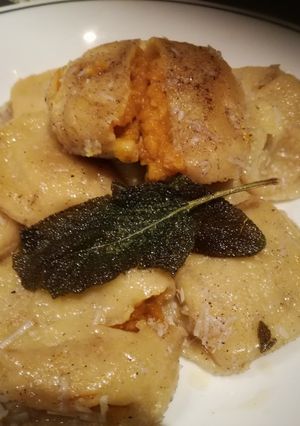 Foto di Pasta ripiena con zucca, amaretti e mostarda