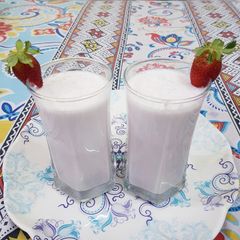 A picture of Creamy strawberry shake.