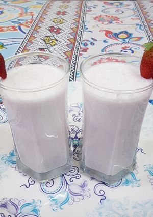A picture of Creamy strawberry shake.