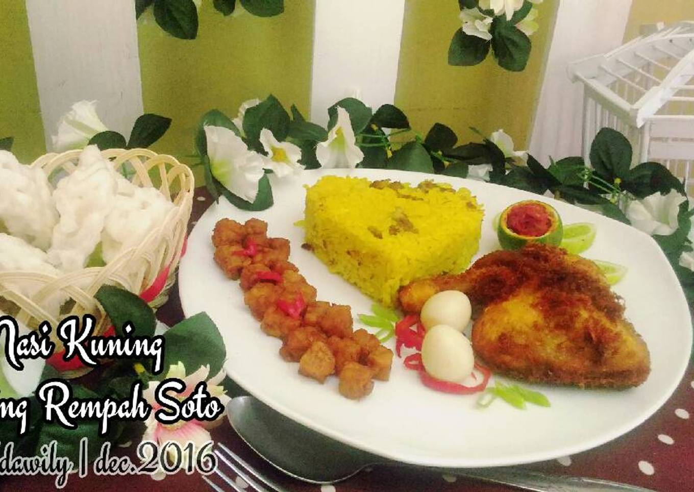 Nasi Kuning Daging Rempah Soto