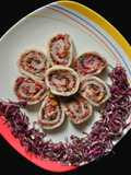 કોલસ્લો પીનવ્હીલ સેન્ડવીચ (Coleslaw Pinwheel Sandwich Recipe In Gujarati)