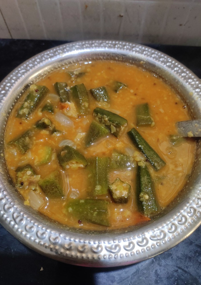 A picture of வதக்கி விட்ட வெண்டைக்காய் சாம்பார்(Roasted Bhindi Sambar) (Vendaikkaai sambar recipe in tamil).
