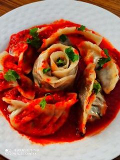 वेज मोमोज विथ स्पाइसी साॅस (Veg Momos with spicy sauce recipe in Hindi) रेसिपी मुख्य फोटो