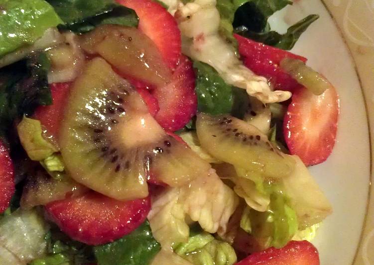 Steps to Make Ultimate Romaine, Strawberry & kiwi salad