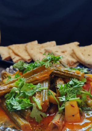ડ્રમસ્ટીક પોટેટો સબ્જી (Drumstick Potato Sabji Recipe In Gujarati) રેસીપી મુખ્ય ફોટો