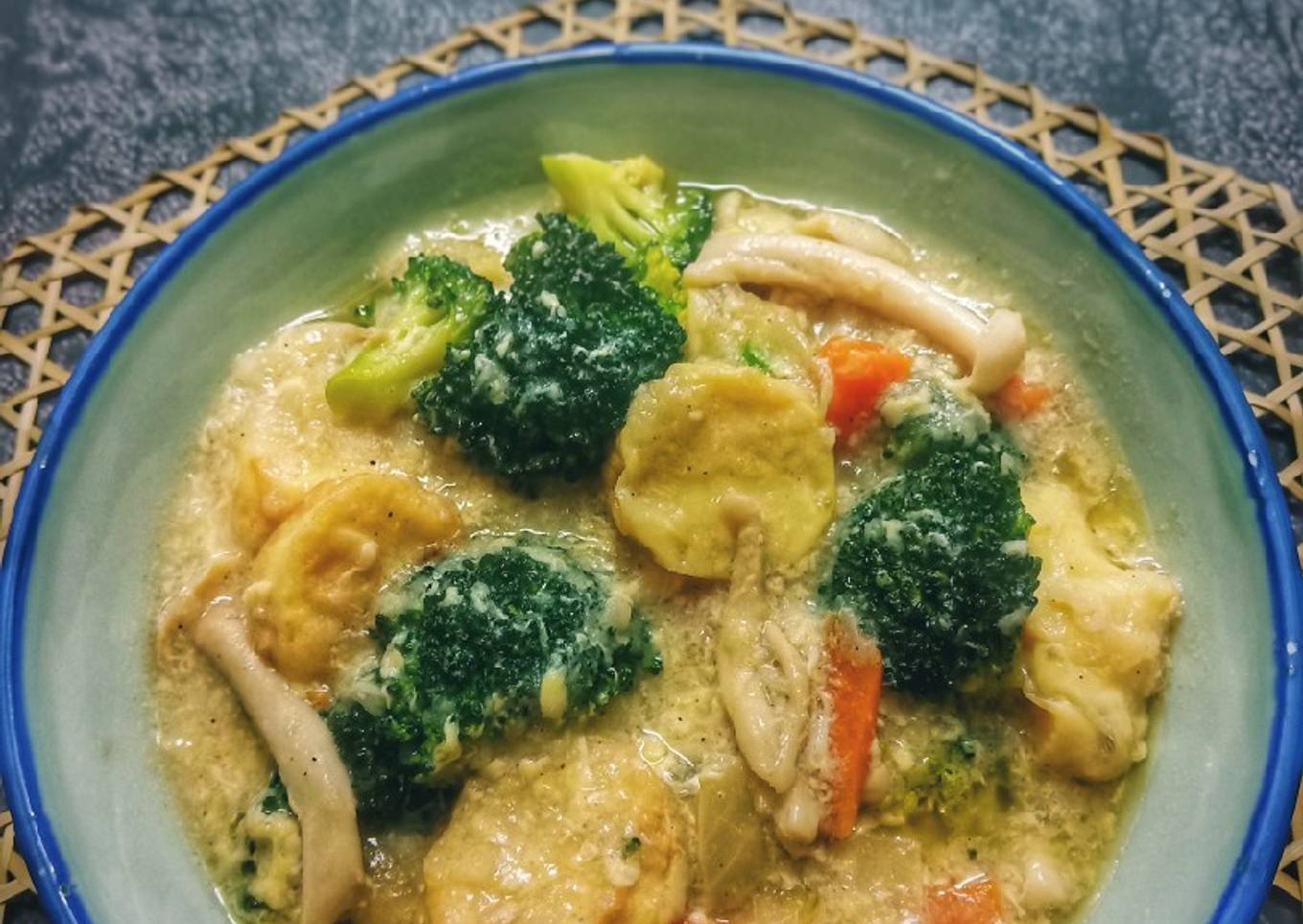 Sup telur dengan tahu