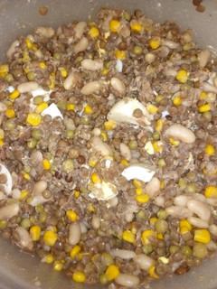 Una foto de Ensalada de lentejas y algo más..