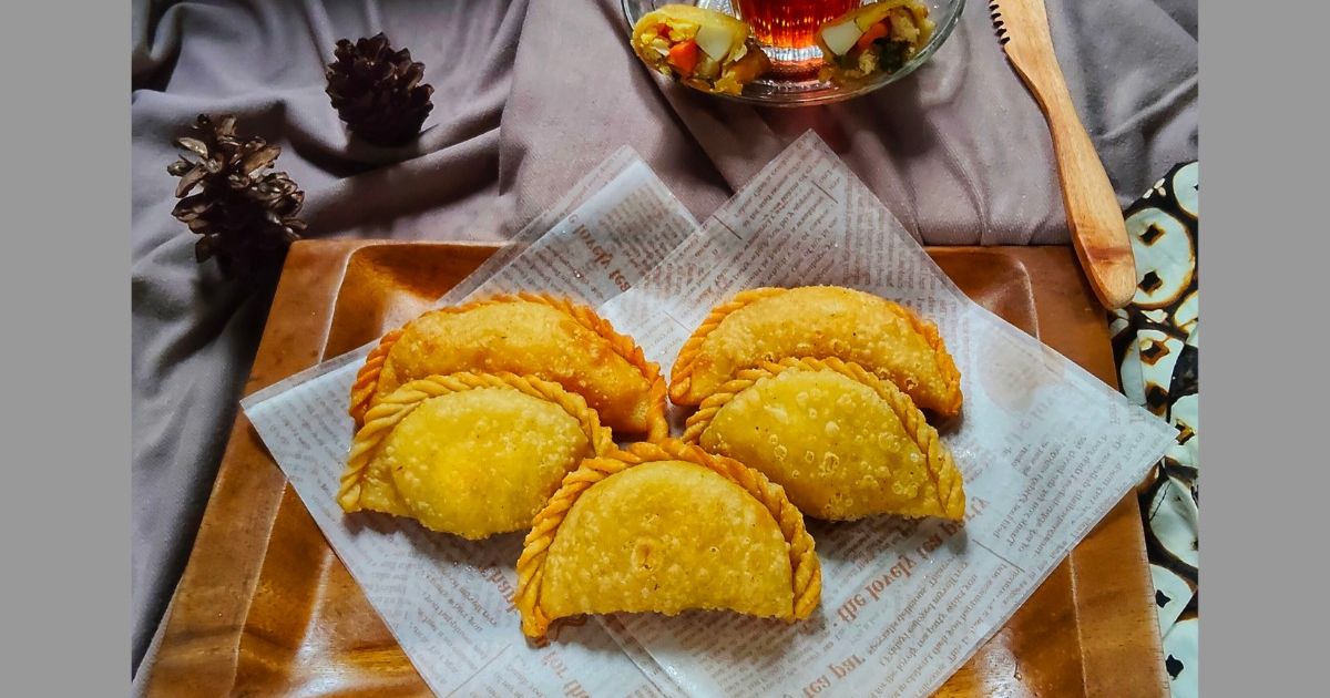 Pastel SAT (Sayur Ayam Telur)