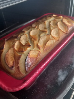 Una foto de Budín de pan añejo con manzanas 🍎
