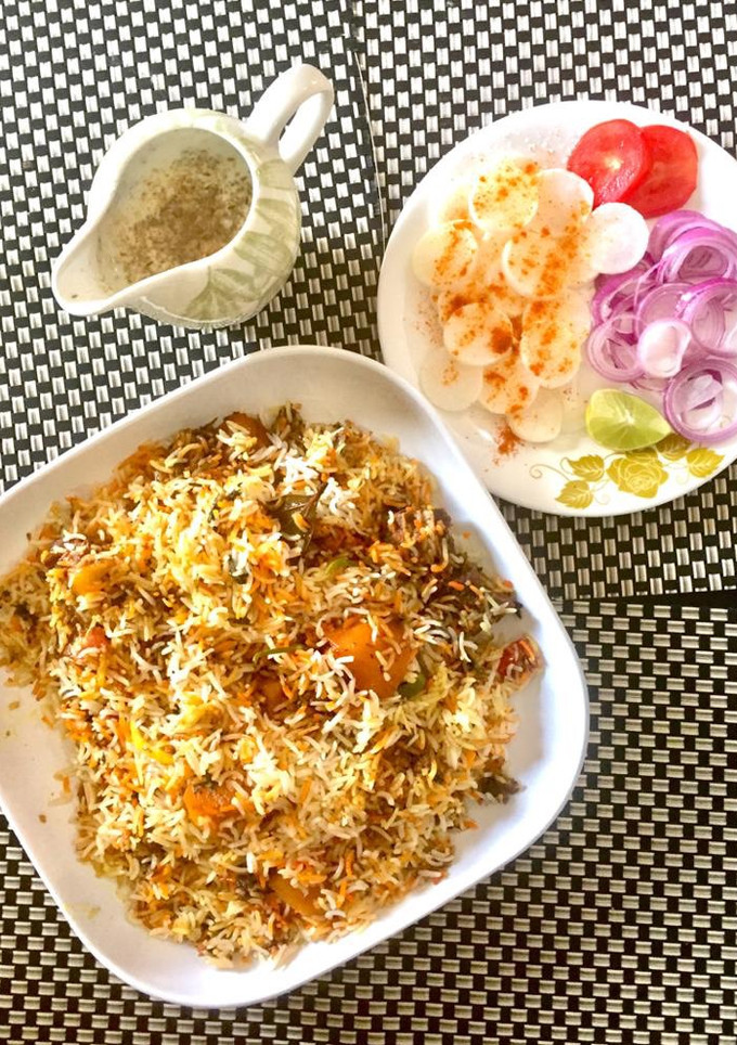 A picture of Veal Biryani (Bachia ke gosht ki biryani).