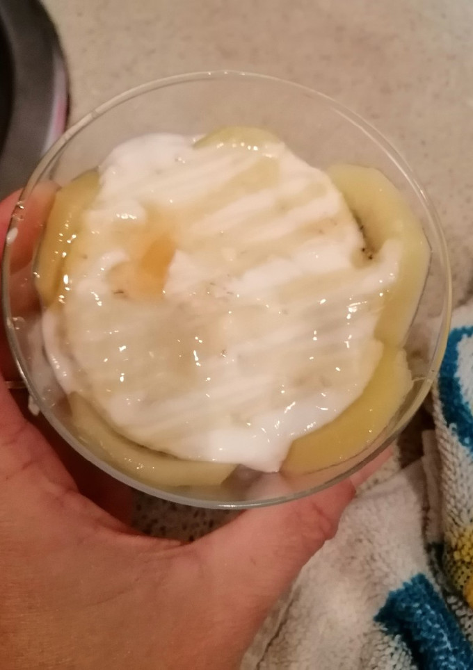 Una foto de Yogur con avena, kiwi y miel