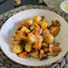 Una foto de Patatas con setas en airfryer