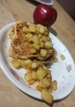 Una foto de Pan francés con manzana asada