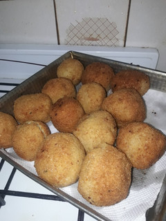 Una foto de Bombas de papa con jamón y queso