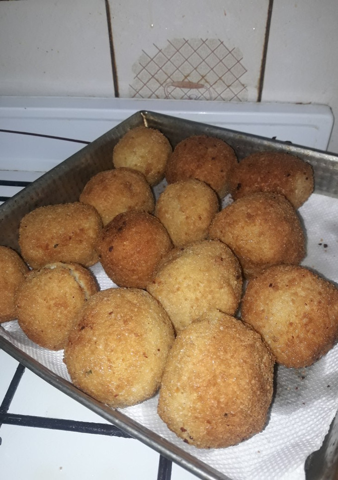 Una foto de Bombas de papa con jamón y queso