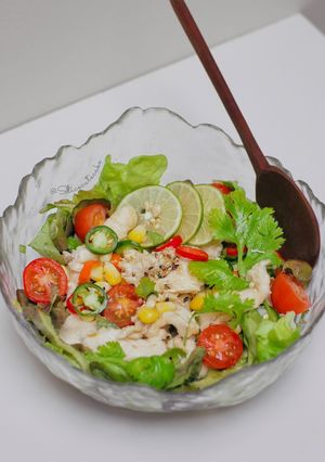 Foto resep Thai Style Spicy Sour Sauce Chicken Breast Salad