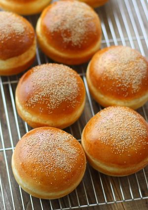 A picture of Hamburger Buns.