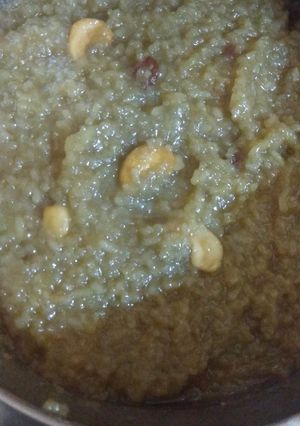 நாவில் கரையும் ஸ்வீட்  பொங்கல் (naavil karayum sweet pongal recipe in tamil) செய்முறை முக்கிய புகைப்படம்