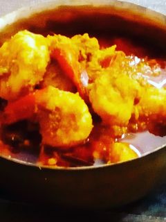 A picture of Chingri macher malai curry.