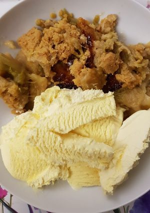 A picture of Rhubarb crumble.