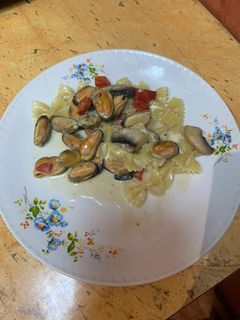 O poză a rețetei Paste cu scoici ciuperci și ardei.