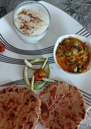 દહીં ભીંડી (Dahi Bhindi Recipe In Gujarati) રેસીપી મુખ્ય ફોટો