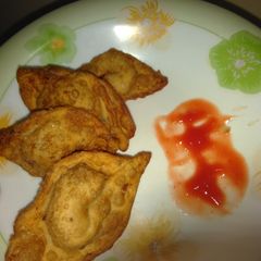 A picture of Chicken wontons.