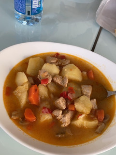 Una foto de Estofado de pavo con verduras🍗🍅🫑
