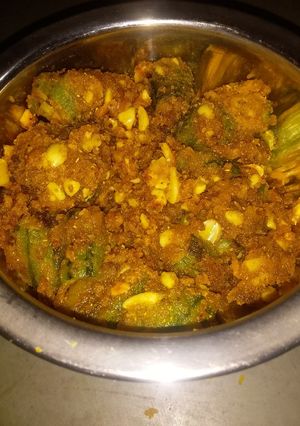 भरवां गिलकी (bharwa gilki recipe in Hindi) रेसिपी मुख्य फोटो