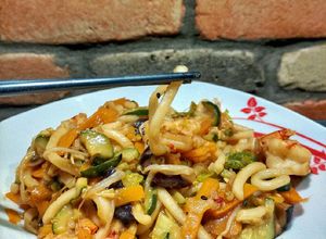 Foto di Yaki Udon ~ Udon saltato ai gamberi e verdure 🇯🇵