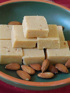 பாதாம் பர்பி செய்முறை முக்கிய புகைப்படம்