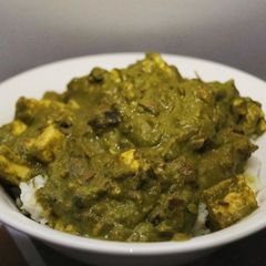 A picture of Paalak paneer.