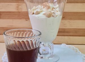 Una foto de Affogato 🇮🇹 Helado de vainilla "ahogado" en café expreso 🍦(caffè espresso) ☕