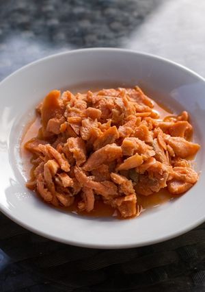 A picture of Samon flakes.