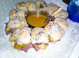 Una foto de Pletzalej /pan judío, pancitos p/ sándwich de pastron