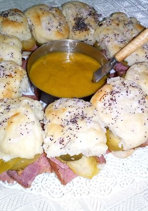 Una foto de Pletzalej /pan judío, pancitos p/ sándwich de pastron