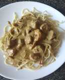 Pasta con crema poblana y camarones