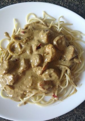 Una foto de Pasta con crema poblana y camarones