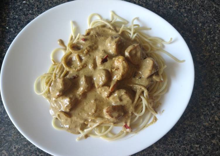 Pasta con crema poblana y camarones