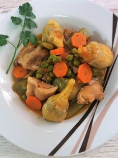 Una foto de Menestra de verduras y pollo