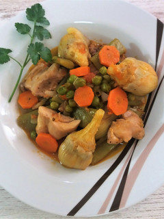 Una foto de Menestra de verduras y pollo
