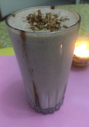 A picture of Oats & Strawberry Milkshake with caramelized sunflower seeds.