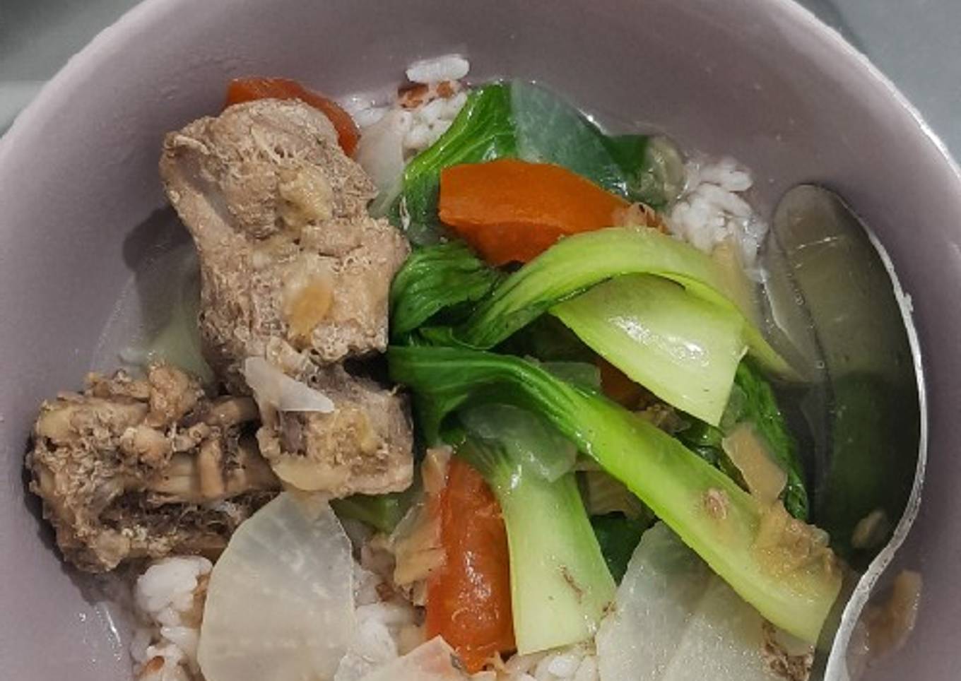 Sup tulang kombinasi dengan sayur