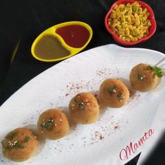 A picture of Paneer stuffed cheezy bomb.(baked).