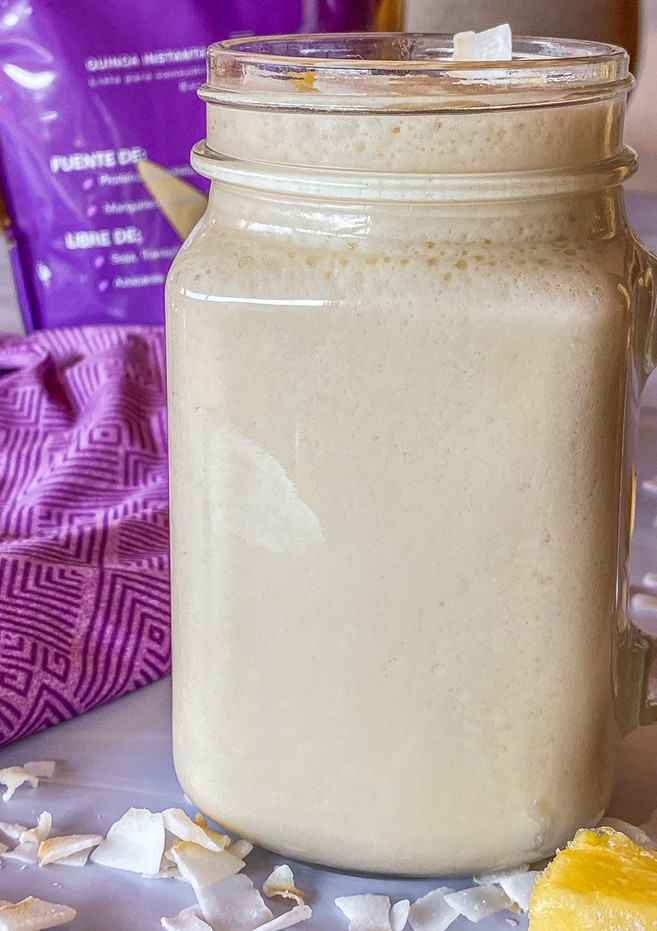 Una foto de Batido de piña colada y quinoa